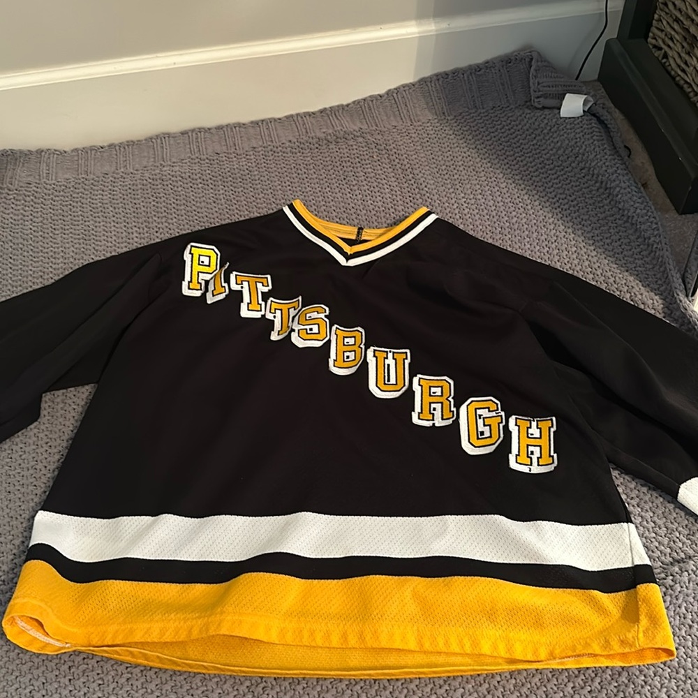 pittsburgh jersey, size large